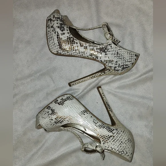 Women's high heels shoes/ STEVE MADDEN/ Color White with Gold / size 6 - Picture 7 of 7